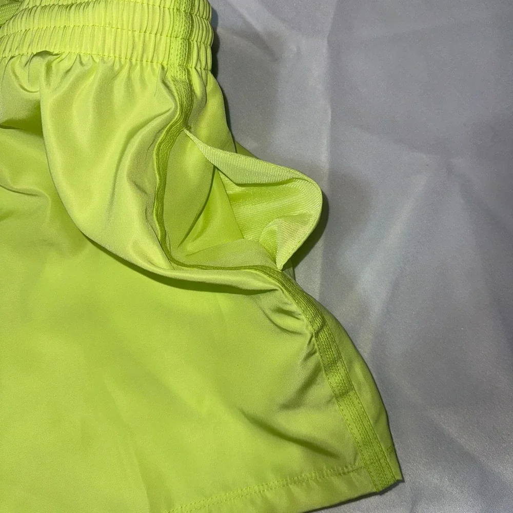 Nike Kids' Dri-FIT Multi Woven‎ Shorts in Light Lemon Twist/White, size XS